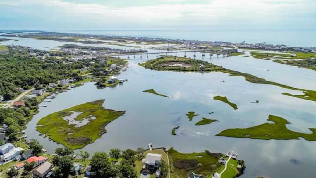 Surf City 2Br Park Home With Waterfront View And Parking Exterior photo